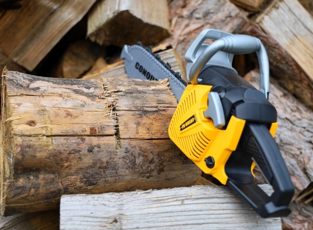 Juguete Herramientas Motosierra Con Movimiento Y Sonido - Imagen 4